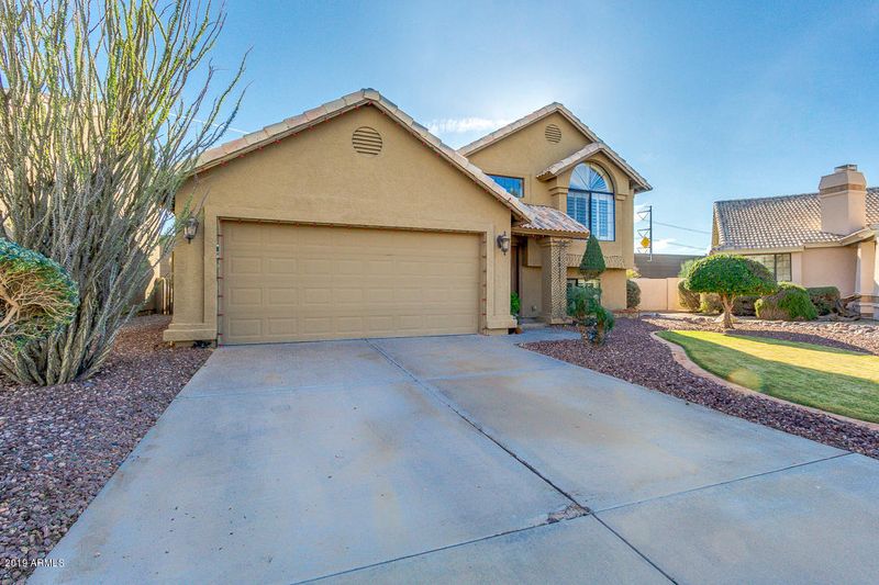 2833 E Redwood Ln, Phoenix, AZ 85048