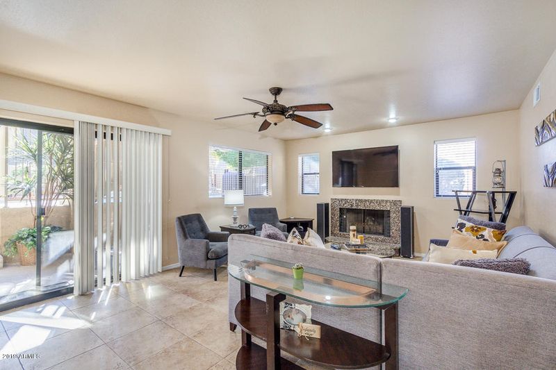 2833 E Redwood Ln, Phoenix, AZ 85048