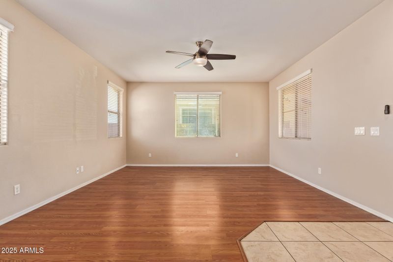 2833 N 73rd Dr, Phoenix, AZ 85035
