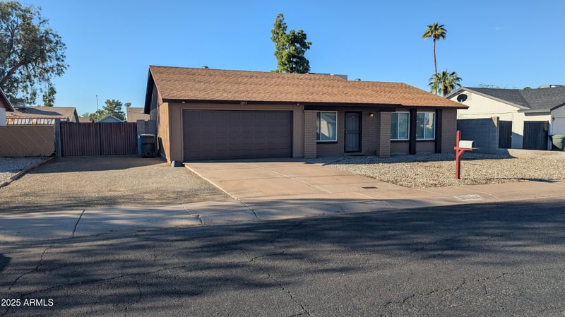 2833 Villa Rita Dr, Phoenix, AZ 85053