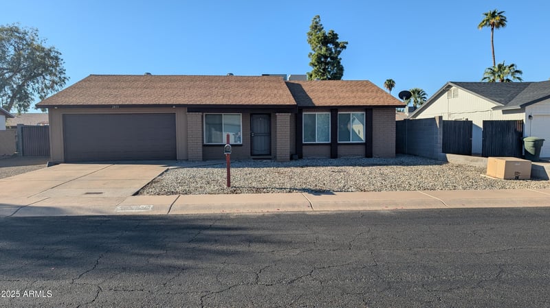 2833 Villa Rita Dr, Phoenix, AZ 85053