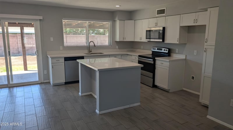 2833 Villa Rita Dr, Phoenix, AZ 85053