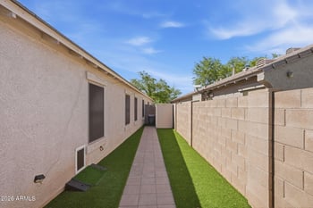 2834 E Saguaro Park Ln, Phoenix, AZ 85024