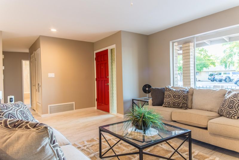 2839 E Paradise Dr, Phoenix, AZ 85028