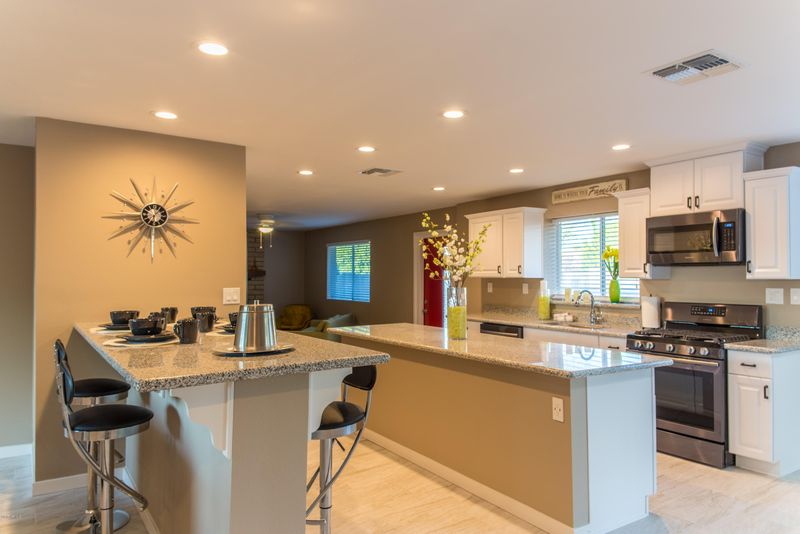 2839 E Paradise Dr, Phoenix, AZ 85028