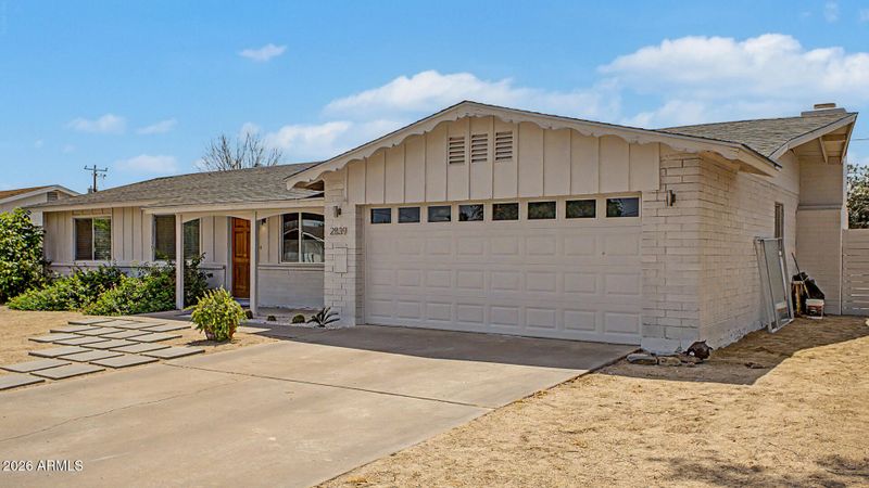 2839 E Shangri La Rd, Phoenix, AZ 85028