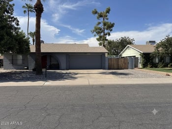 2840 Michelle Dr, Phoenix, AZ 85053
