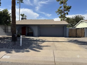 2840 Michelle Dr, Phoenix, AZ 85053
