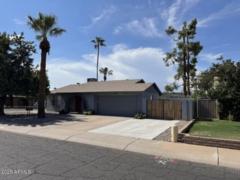 2840 Michelle Dr, Phoenix, AZ 85053
