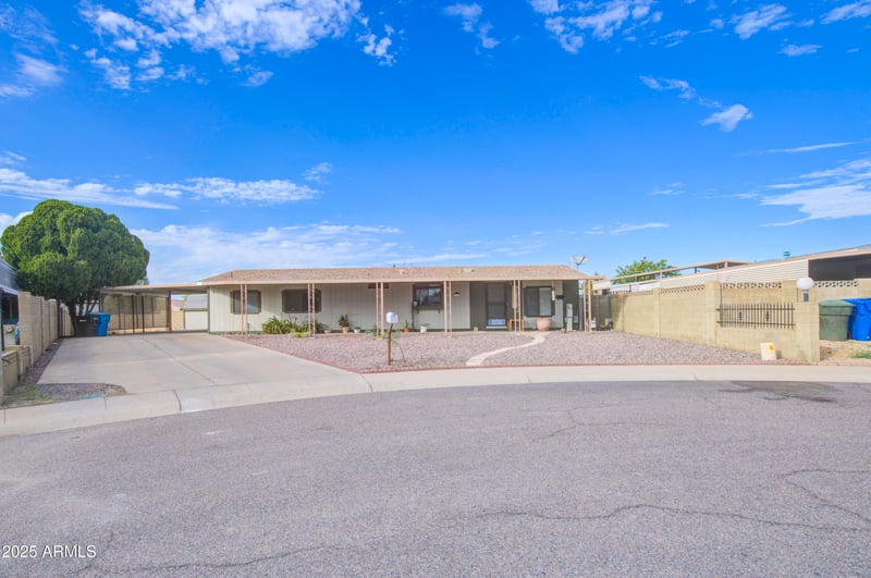 2844 Oraibi Dr, Phoenix, AZ 85050