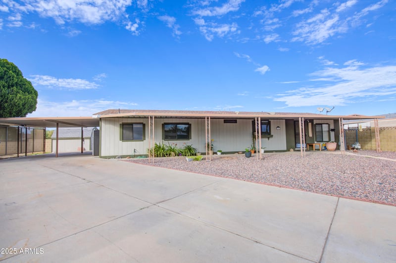 2844 Oraibi Dr, Phoenix, AZ 85050