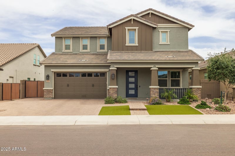 2847 Show Low Dr, San Tan Valley, AZ 85144