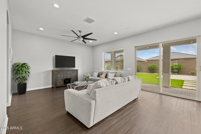 2847 Show Low Dr, San Tan Valley, AZ 85144