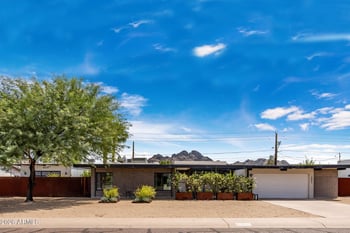 2851 E Turquoise Dr, Phoenix, AZ 85028