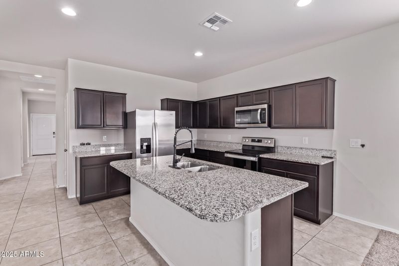 28512 N Geode Dr, San Tan Valley, AZ 85143