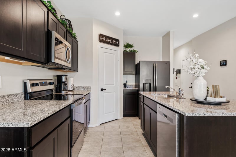 28567 Onyx Rd, San Tan Valley, AZ 85143