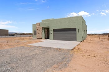 28583 257th Dr, Wittmann, AZ 85361