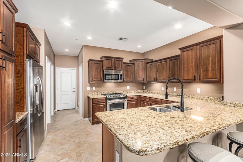 28613 21st Ave, Phoenix, AZ 85085