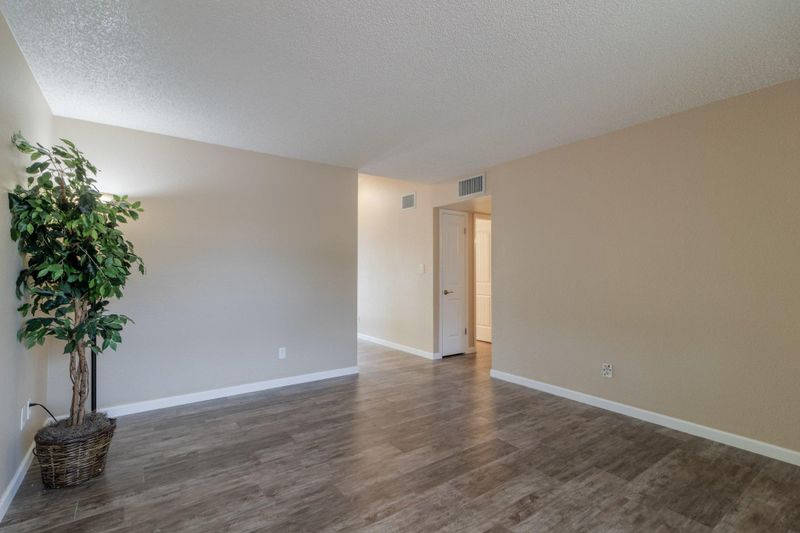 2862 E Dolphin Ave, Mesa, AZ 85204
