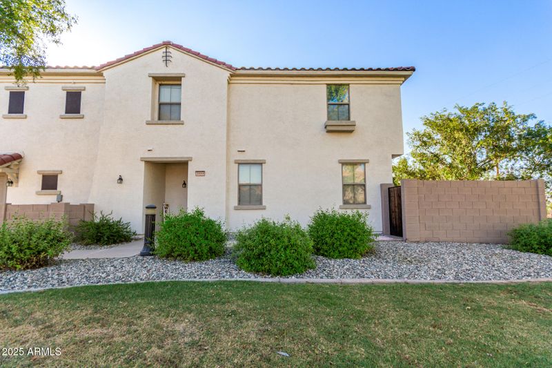 2868 E Dunbar Dr, Phoenix, AZ 85042