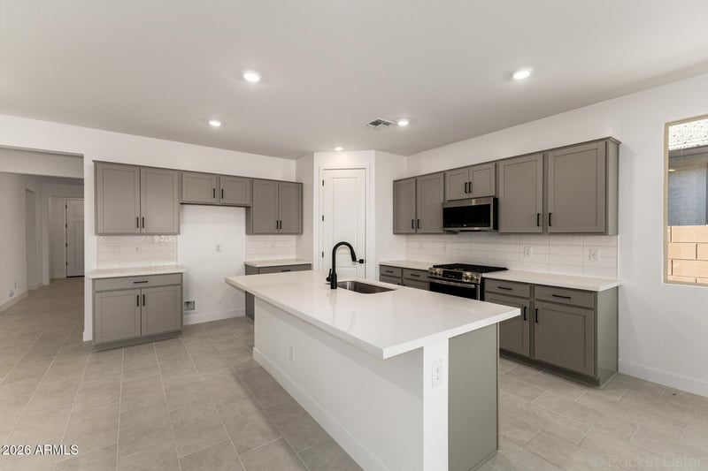 2868 Mecklenburg Way, San Tan Valley, AZ 85143