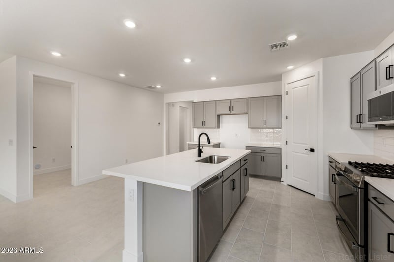 2868 Mecklenburg Way, San Tan Valley, AZ 85143
