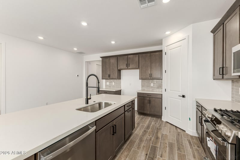 2873 Mecklenburg Way, San Tan Valley, AZ 85143