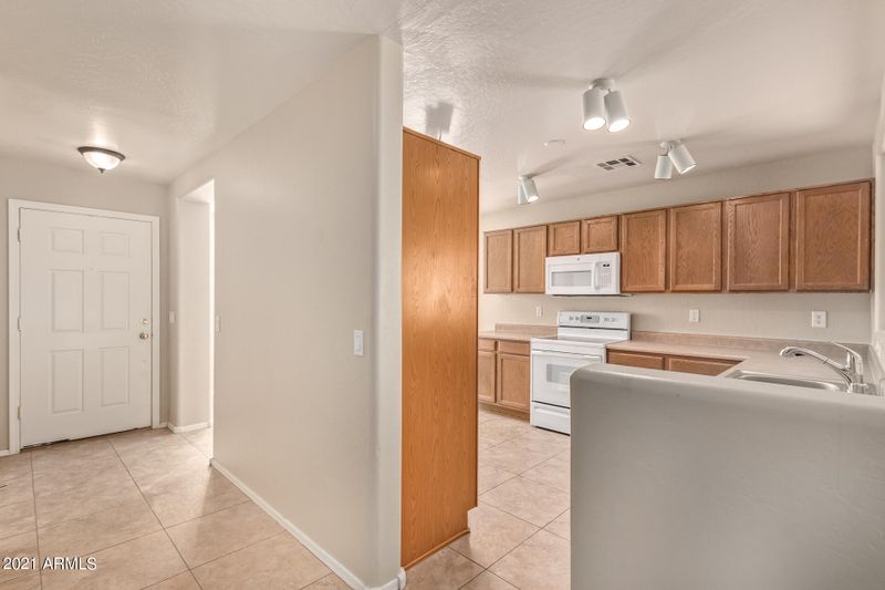 2876 E Bagdad Rd, San Tan Valley, AZ 85143
