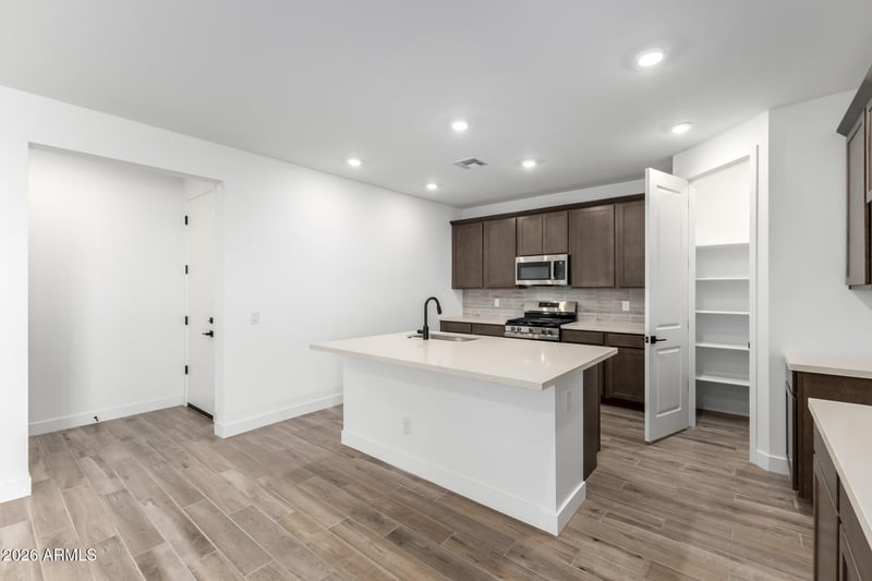 2888 Mecklenburg Way, San Tan Valley, AZ 85143