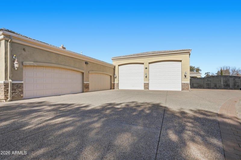 2900 E Clark Dr, Gilbert, AZ 85297