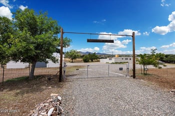 2900 Holiday Dr, Dewey, AZ 86327