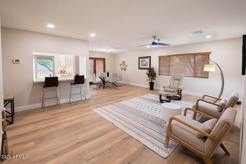 2901 E Las Rocas Dr, Phoenix, AZ 85028