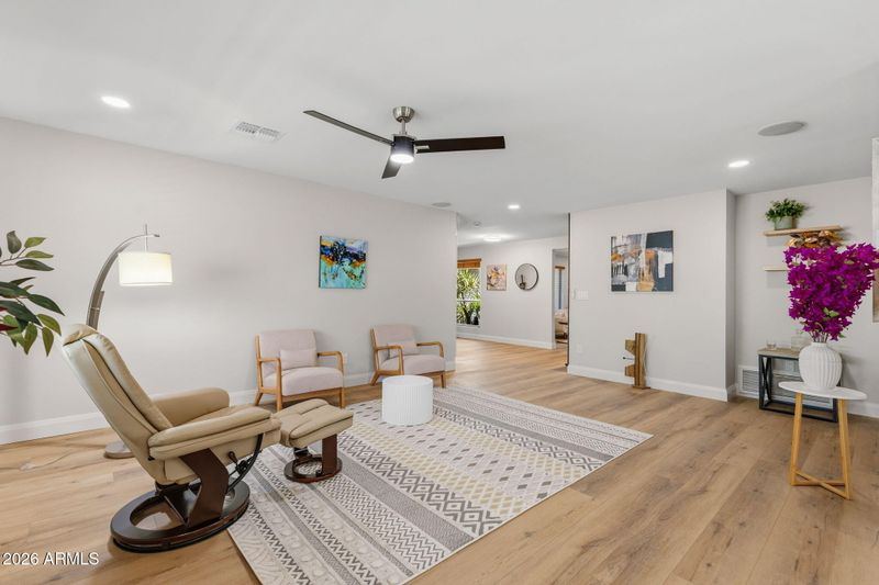 2901 E Las Rocas Dr, Phoenix, AZ 85028