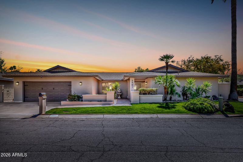 2901 E Las Rocas Dr, Phoenix, AZ 85028