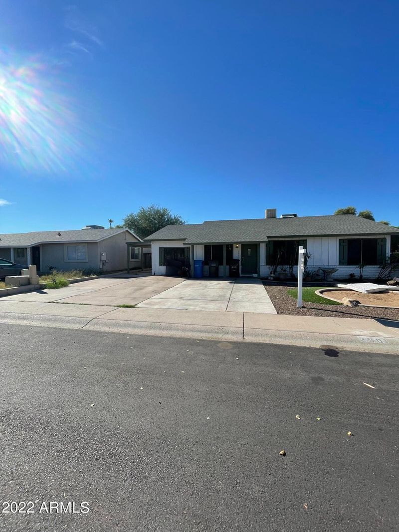 2901 E Michelle Dr, Phoenix, AZ 85032