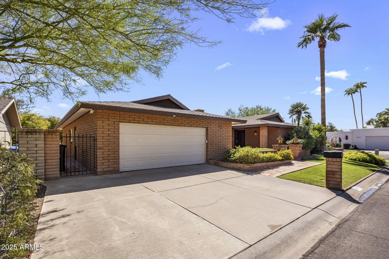 2901 Las Rocas Dr, Phoenix, AZ 85028