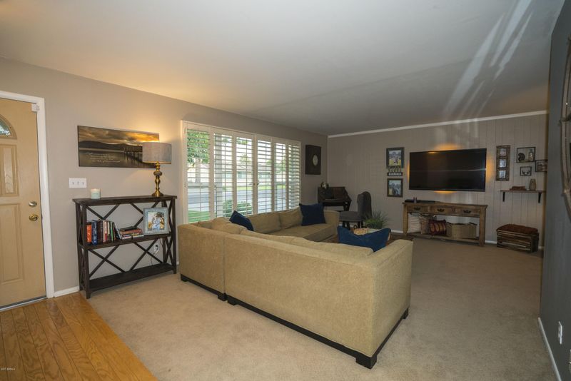 2902 E Shangri La Rd, Phoenix, AZ 85028
