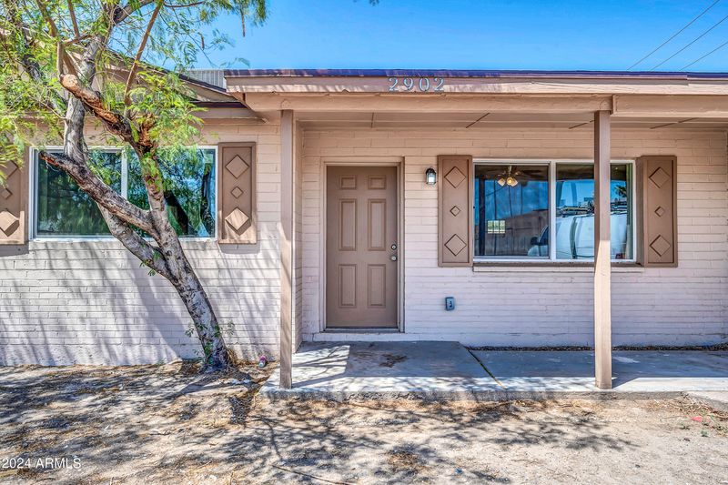 2902 W Cactus Rd, Phoenix, AZ 85029