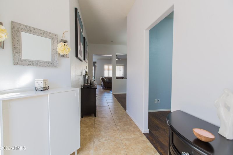 2902 W Languid Ln, Phoenix, AZ 85086
