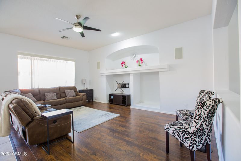 2902 W Languid Ln, Phoenix, AZ 85086