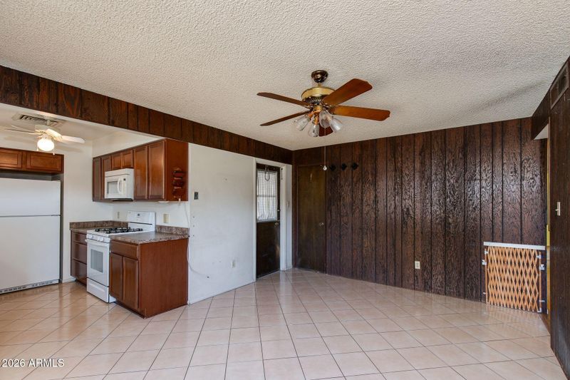 2902 W Laurel Ln, Phoenix, AZ 85029