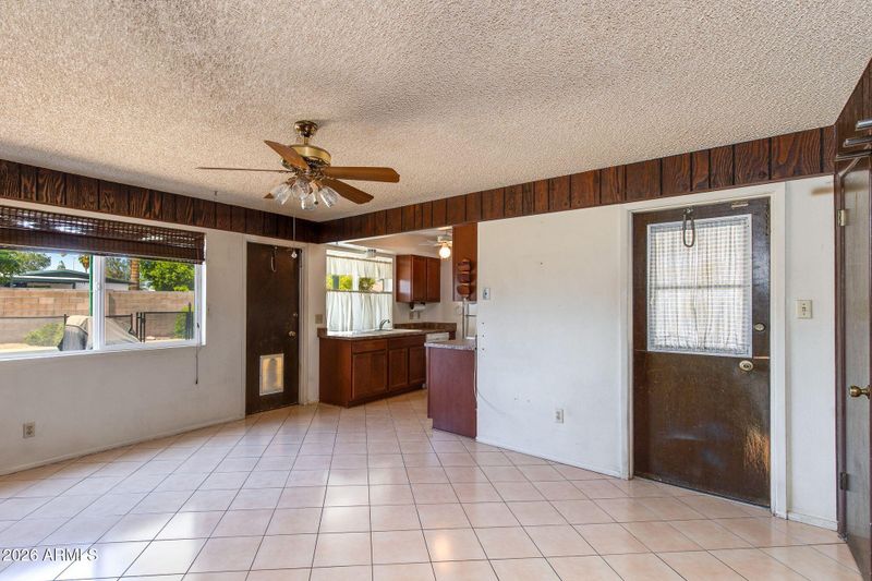 2902 W Laurel Ln, Phoenix, AZ 85029