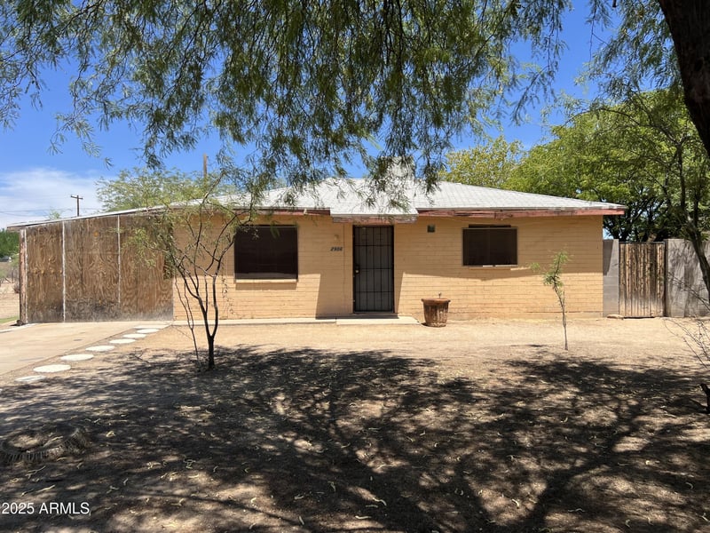 2906 Saint John Rd, Phoenix, AZ 85032