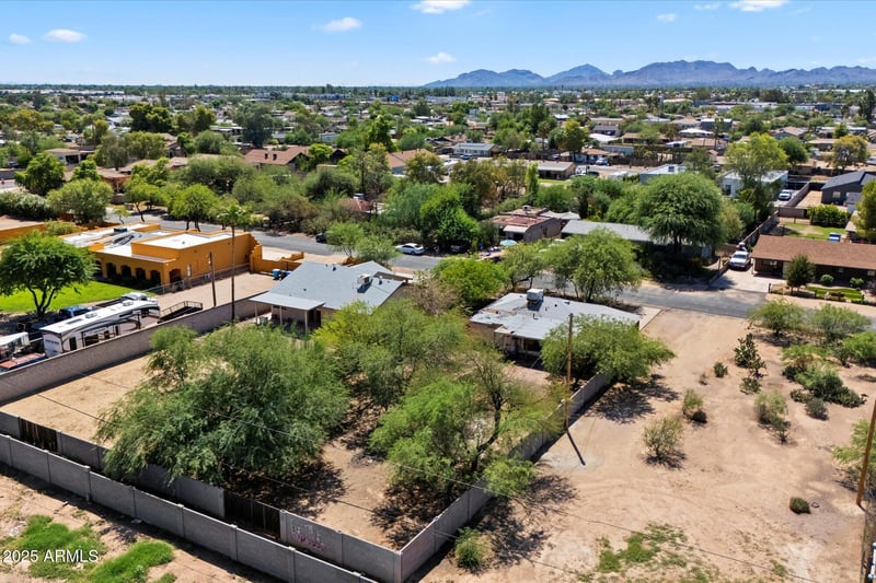 2906 Saint John Rd, Phoenix, AZ 85032