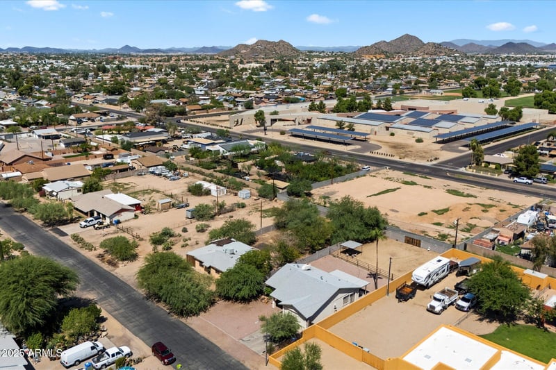 2906 Saint John Rd, Phoenix, AZ 85032