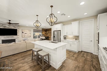 2906 Sands Dr, Phoenix, AZ 85050