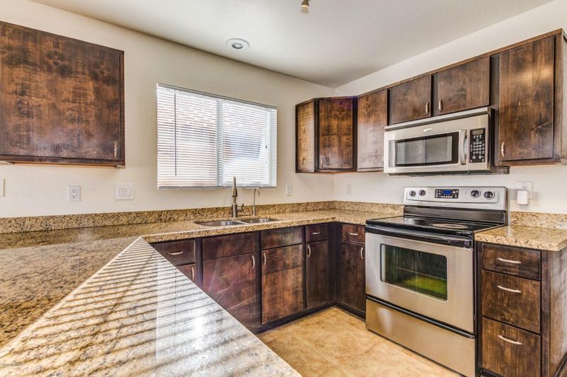 2907 E Amber Ridge Way, Phoenix, AZ 85048