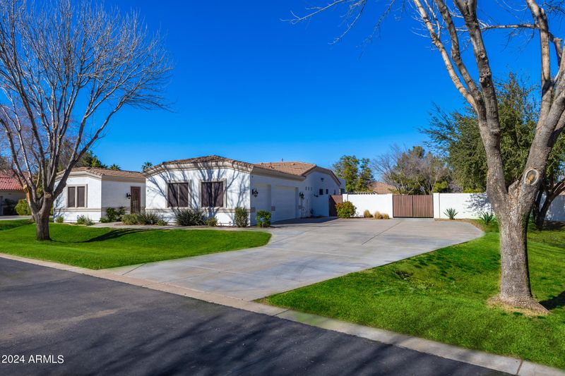 2908 E Desert Ln, Phoenix, AZ 85042
