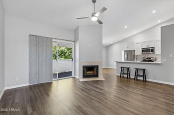 2910 Marconi Ave #220, Phoenix, AZ 85053