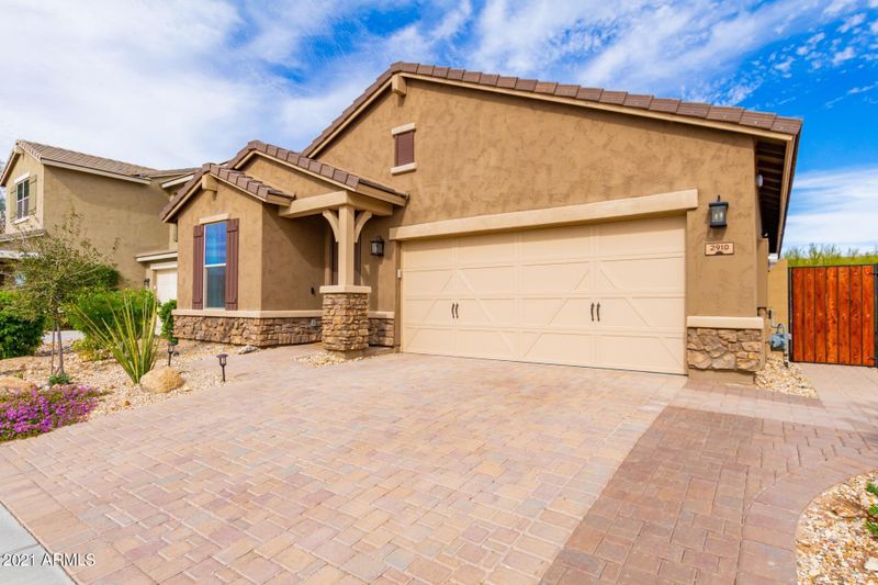 2910 W Laredo Ln, Phoenix, AZ 85085